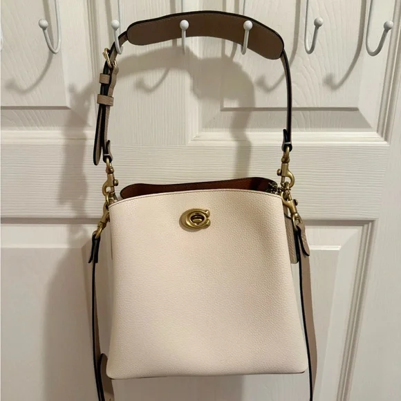 Elegant Coach Cream Bag - Picture 1 of 6